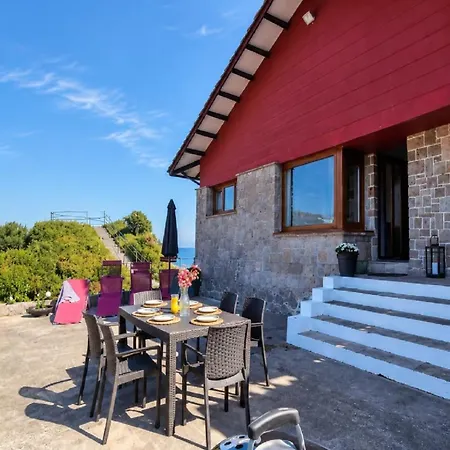 Casa En Llanes | Primera Linea De Playa | Rebellin Chalet *